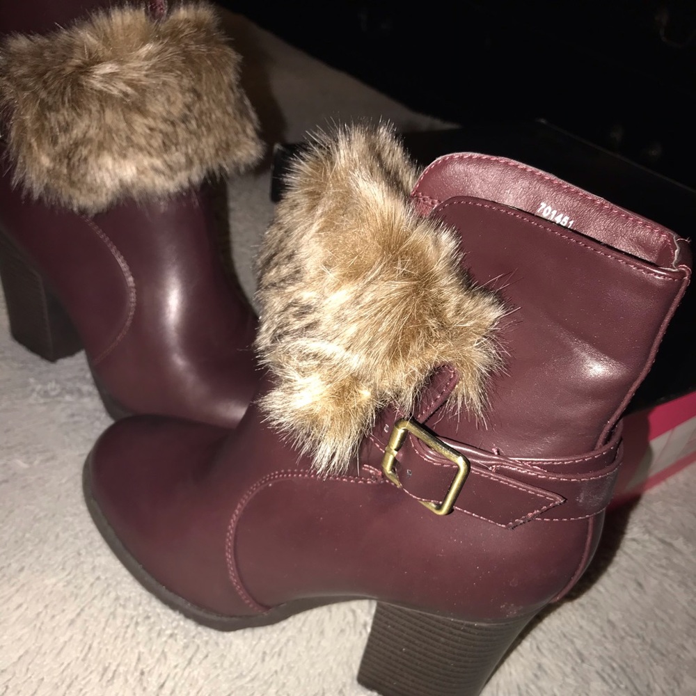 Brand new boots with fur/nwt